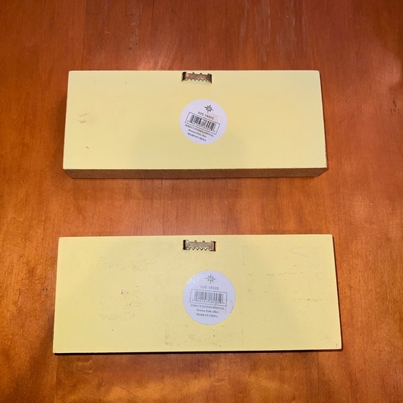 Peace and Love signs - Picture 2 of 6